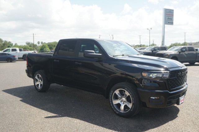 New 2027 Ram 1500 EXPRESS CREW CAB 4X2 5'7 BOX Pickup