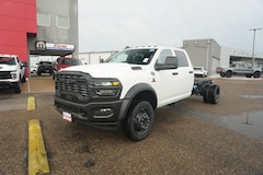 2026 Ram 5500 Chassis Cab TRADESMAN  CREW  4X4 84' CA Pickup