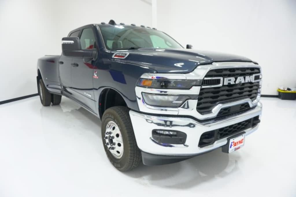 New 2026 Ram 3500 LONE STAR CREW CAB 4X4 8' BOX Pickup