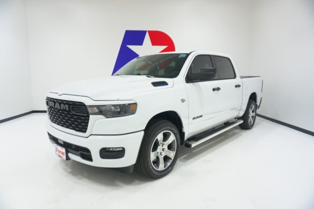 New 2026 Ram 1500 EXPRESS CREW CAB 4X2 5'7 BOX Pickup