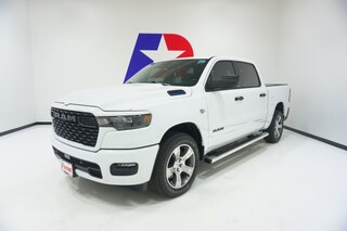 2026 Ram 1500 EXPRESS CREW CAB 4X2 5'7 BOX Pickup