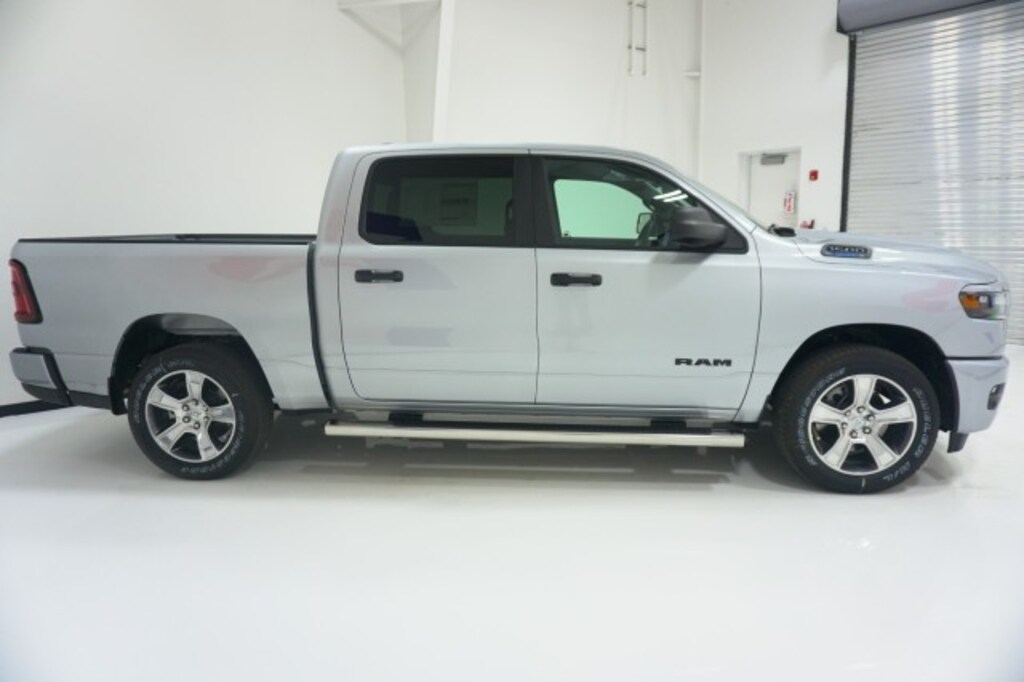 New 2026 Ram 1500 Express Crew Cab 4x2 5'7 Box Pickup