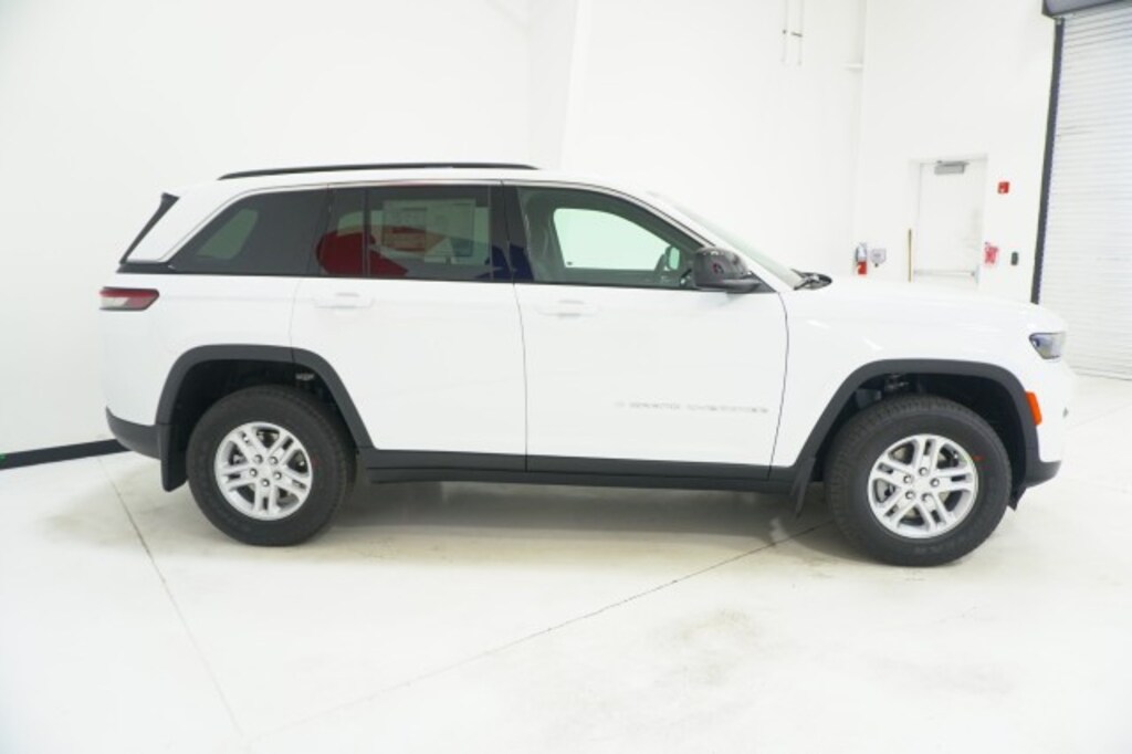 New 2025 Jeep Grand Cherokee LAREDO 4X2 Sport Utility