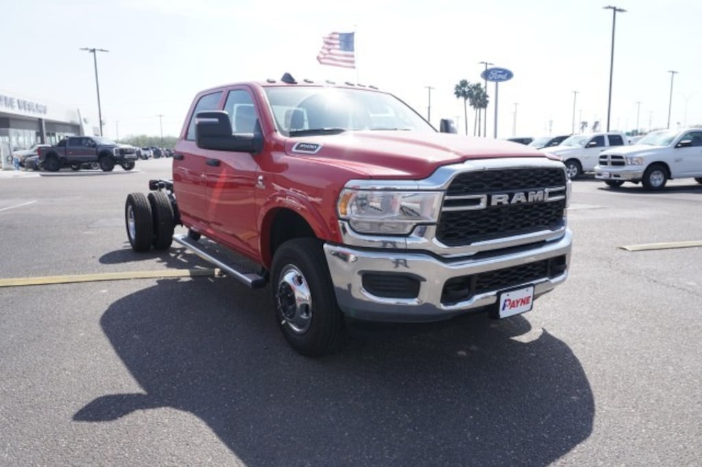 New 2024 Ram 3500 Chassis Cab 3500 TRADESMAN CREW CAB CHASSIS 4X2 60' CA Pickup
