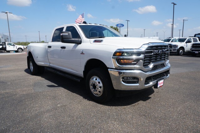 2025 Ram 3500 Tradesman photo 3