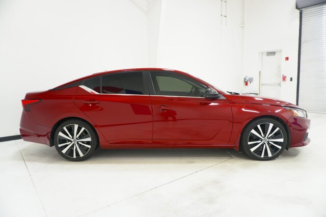2022 Nissan Altima SR photo 4
