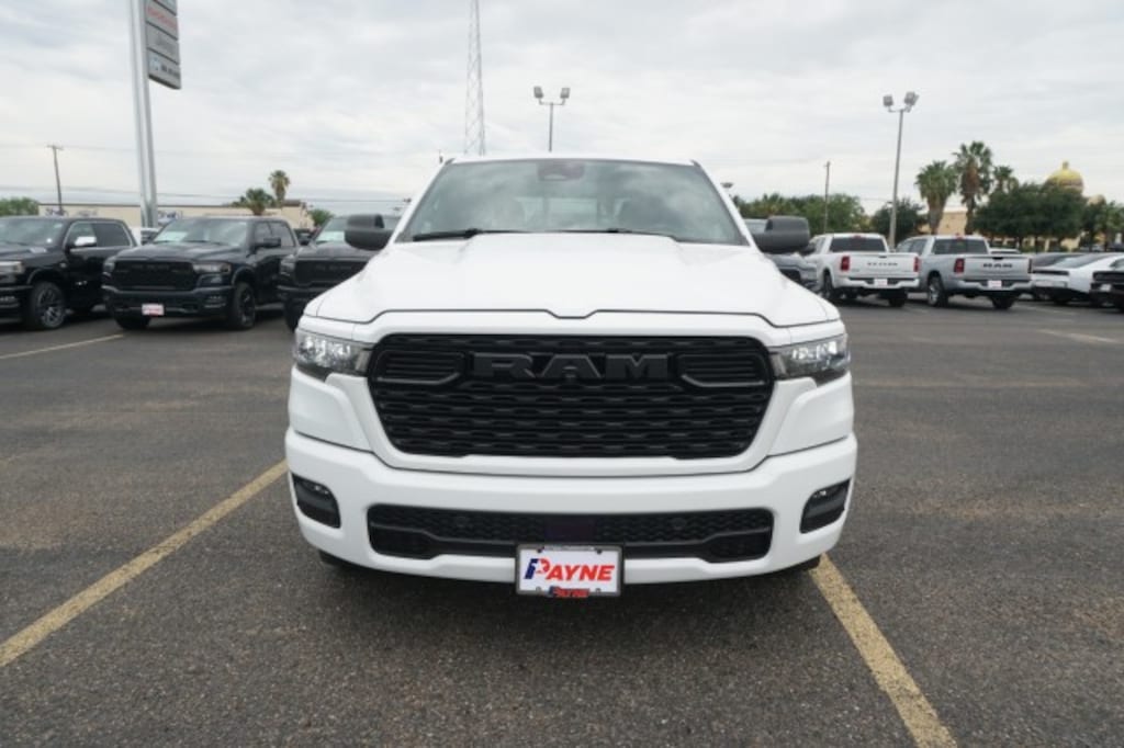 New 2026 Ram 1500 EXPRESS CREW CAB 4X2 5'7 BOX Pickup