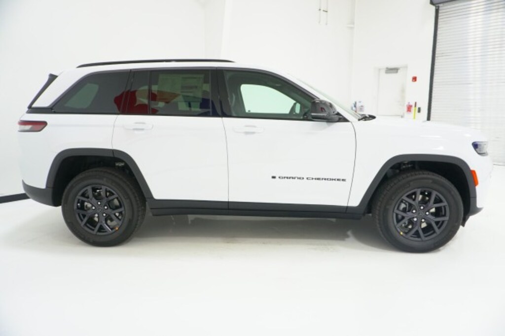New 2027 Jeep Grand Cherokee Laredo Altitude Sport Utility