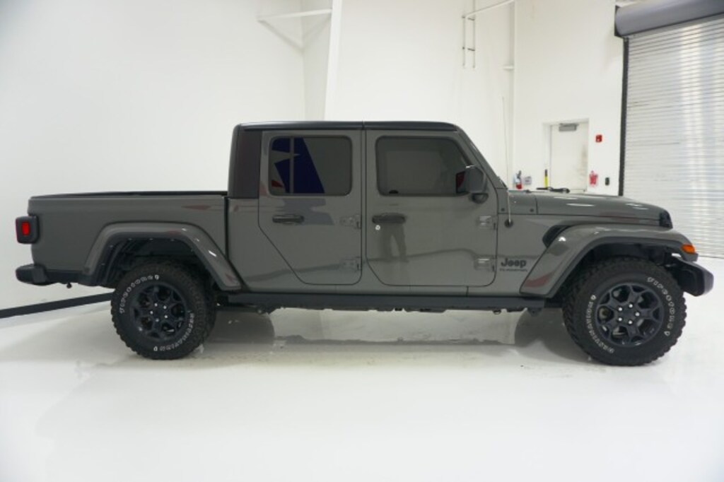 Used 2023 Jeep Gladiator Willys Pickup Truck