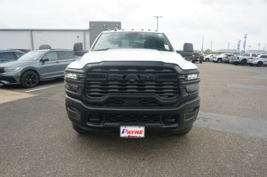 New 2026 Ram 3500 Chassis Cab TRADESMAN CREW 4X4 60' CA Pickup