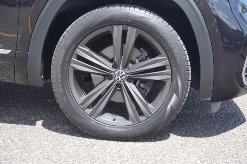 Used 2021 Volkswagen Atlas Cross Sport 3.6L V6 SE w/Technology R-Line SUV