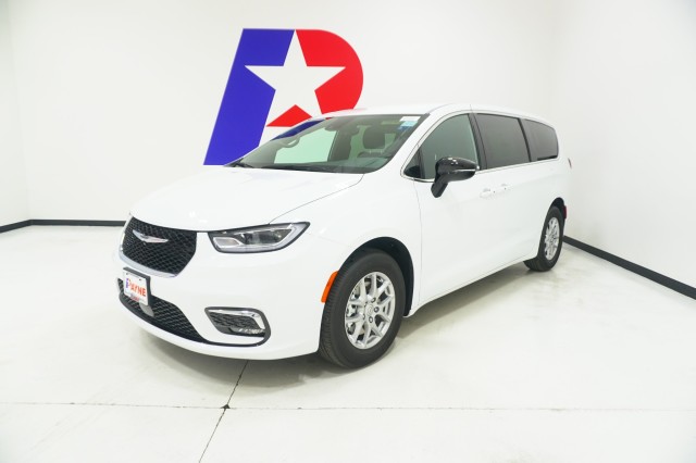 2026 Chrysler Pacifica Select's photo