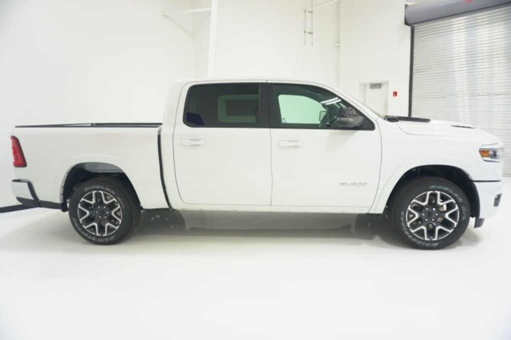 New 2026 Ram 1500 LARAMIE CREW CAB 4X2 5'7 BOX Pickup