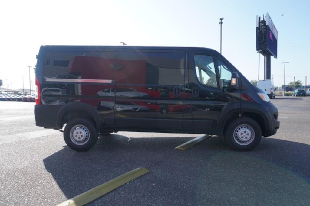 New 2025 Ram ProMaster PROMASTER 1500 TRADESMAN CARGO VAN LOW ROOF 136' W Cargo Van