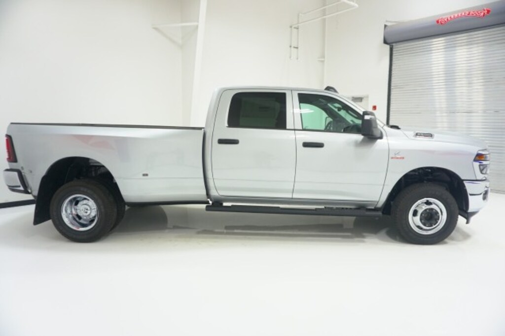 New 2026 Ram 3500 TRADESMAN CREW CAB 4X4 8' BOX Pickup