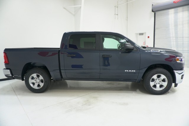 2025 Ram 1500 Tradesman photo 4