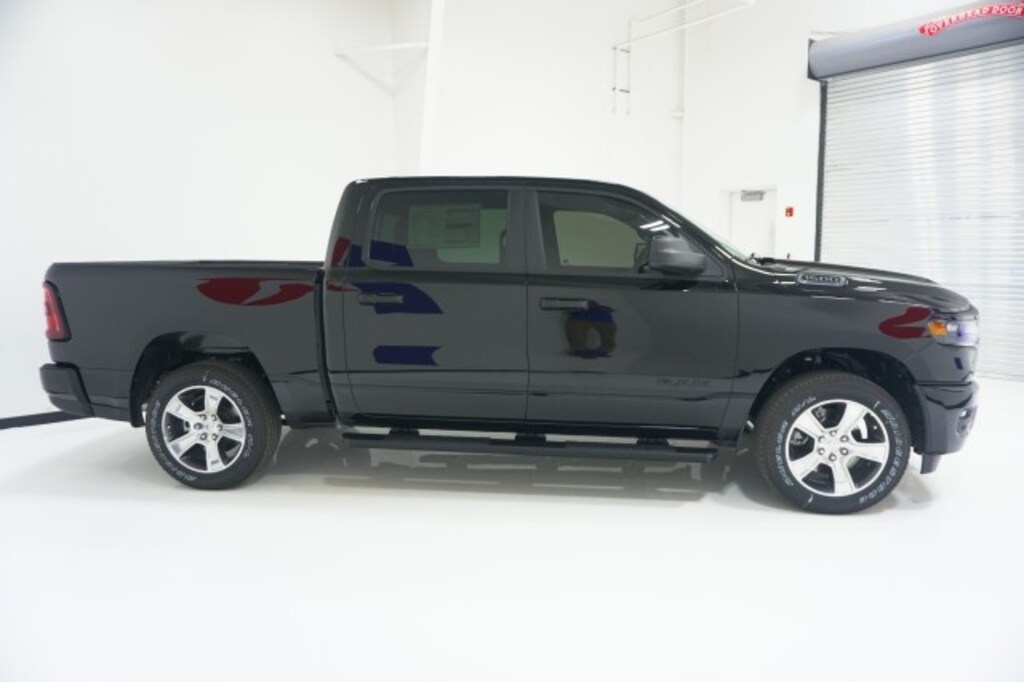 New 2026 Ram 1500 Express Crew Cab 4x2 5'7 Box Pickup