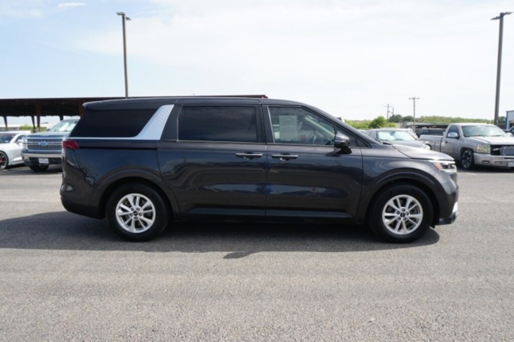 Used 2023 Kia Carnival LX Minivan/Van