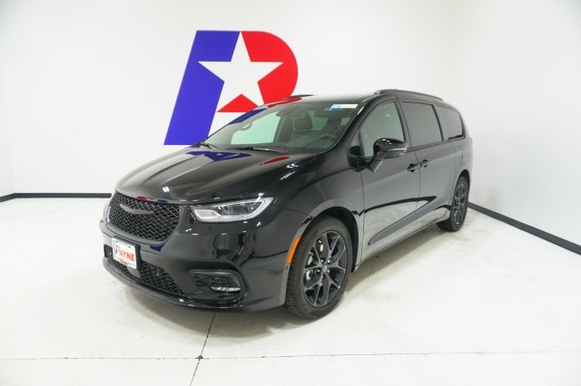 2026 Chrysler Pacifica Select's photo