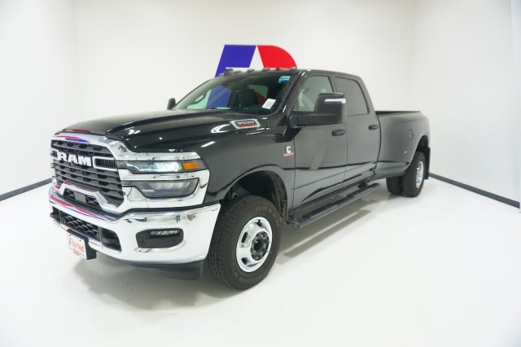 New 2026 Ram 3500 TRADESMAN CREW CAB 4X4 8' BOX Pickup