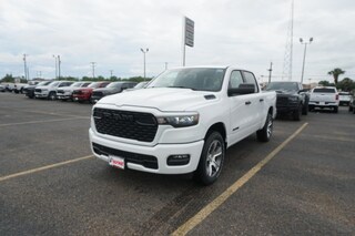 2026 Ram 1500 EXPRESS CREW CAB 4X2 5'7 BOX Pickup