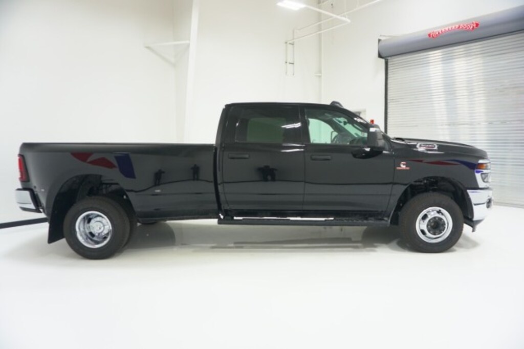 New 2026 Ram 3500 TRADESMAN CREW CAB 4X4 8' BOX Pickup