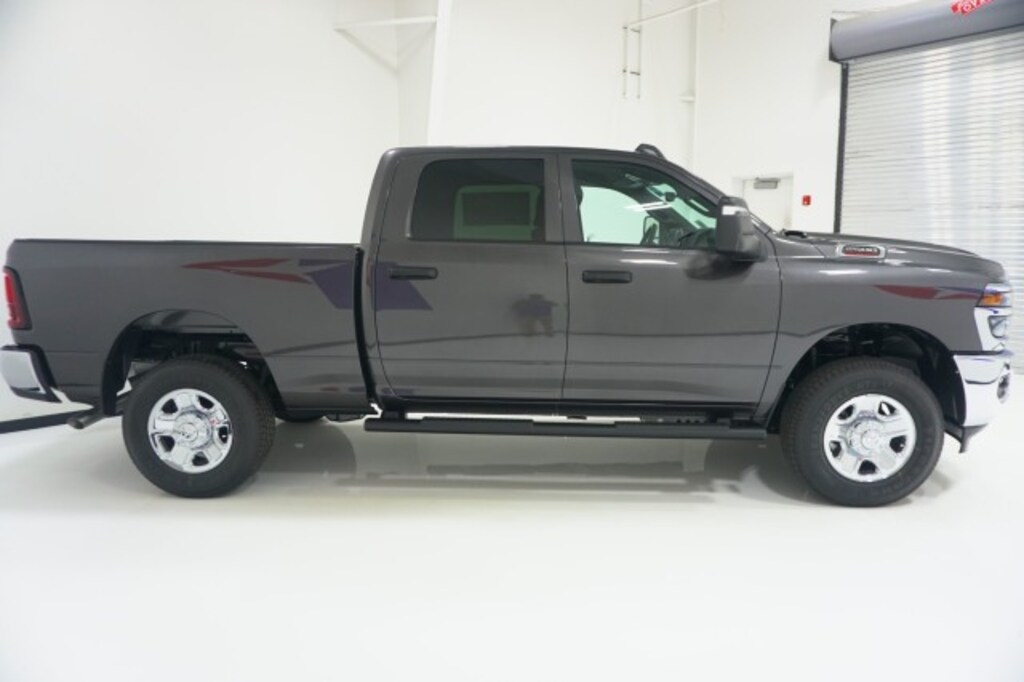 New 2026 Ram 2500 TRADESMAN CREW CAB 4X4 6'4 BOX Pickup