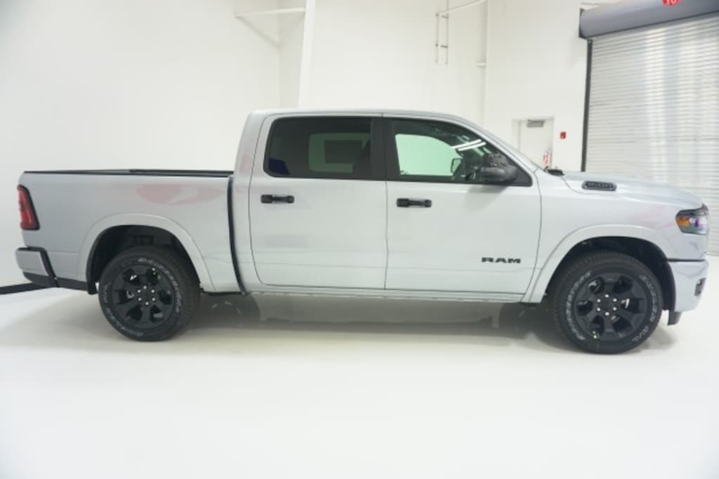 New 2026 Ram 1500 LONE STAR CREW CAB 4X2 5'7 BOX Pickup