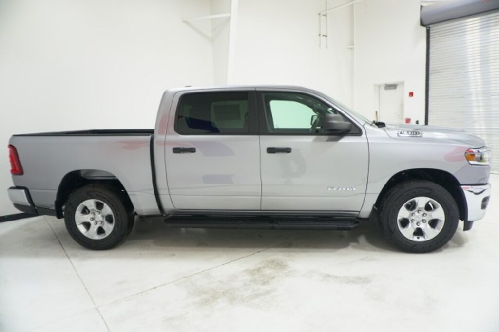 New 2026 Ram 1500 TRADESMAN CREW CAB 4X2 5'7 BOX Pickup