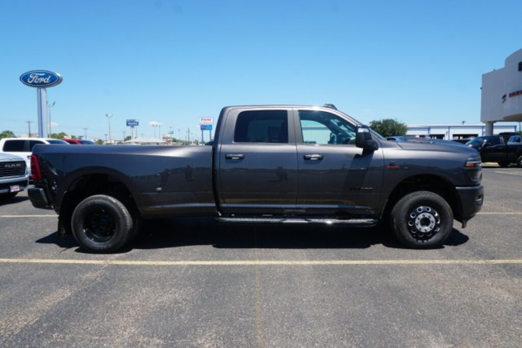 New 2026 Ram 3500 LARAMIE CREW CAB 4X4 8' BOX Pickup