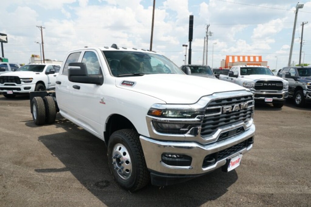 New 2025 Ram 3500 Chassis Cab 3500 TRADESMAN CREW CAB CHASSIS 4X4 60' CA Pickup