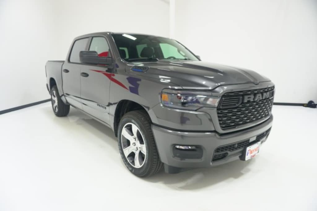 New 2026 Ram 1500 EXPRESS CREW CAB 4X2 5'7 BOX Pickup