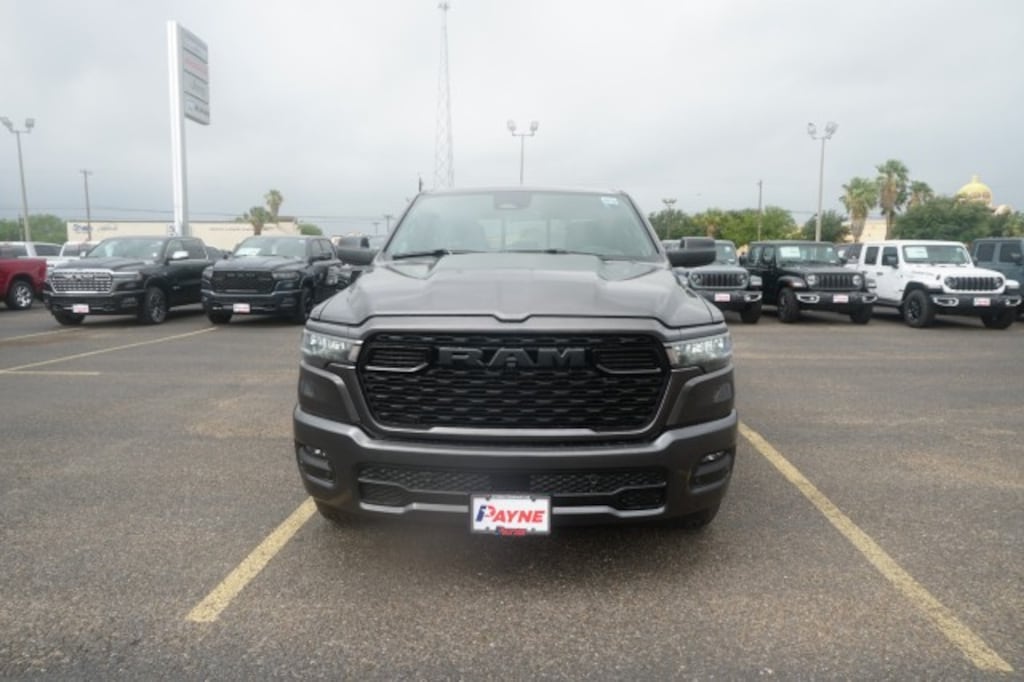 New 2026 Ram 1500 EXPRESS CREW CAB 4X2 5'7 BOX Pickup