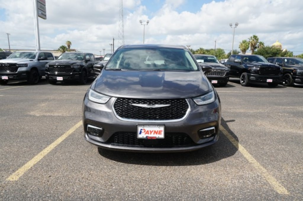 Used 2023 Chrysler Pacifica Touring L Minivan/Van