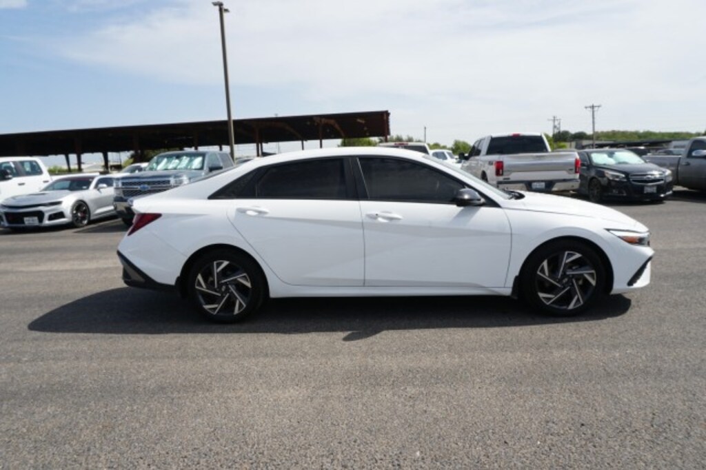 Used 2025 Hyundai Elantra SEL Convenience Sedan