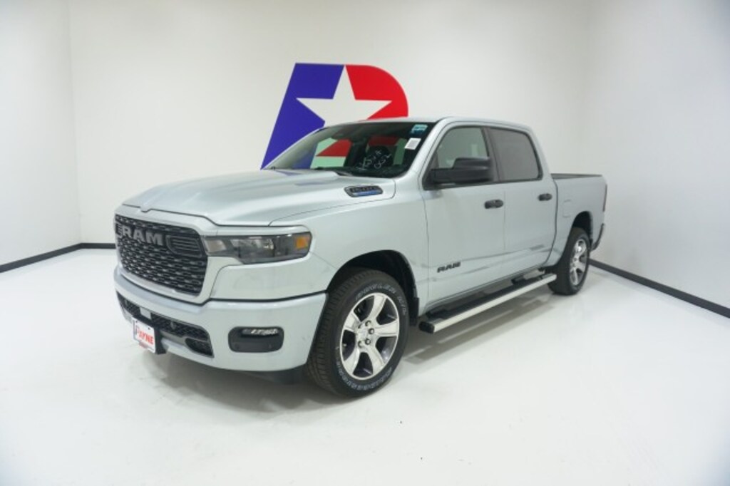 New 2026 Ram 1500 Express Crew Cab 4x2 5'7 Box Pickup