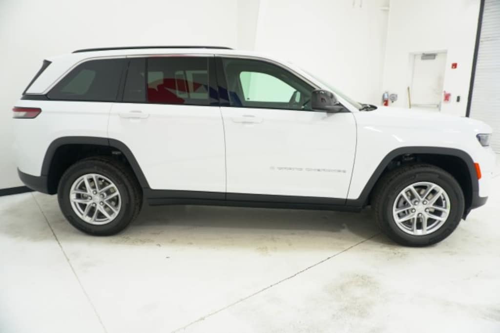 New 2025 Jeep Grand Cherokee LAREDO X 4X2 Sport Utility