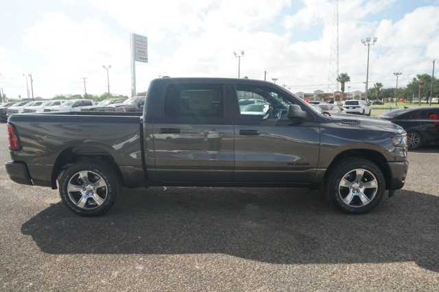 New 2027 Ram 1500 EXPRESS CREW CAB 4X2 5'7 BOX Pickup