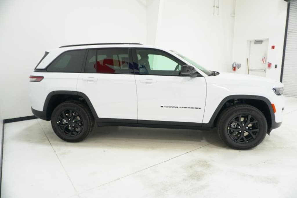 New 2025 Jeep Grand Cherokee ALTITUDE X 4X2 Sport Utility