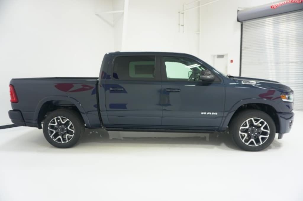 New 2026 Ram 1500 LARAMIE CREW CAB 4X2 5'7 BOX Pickup