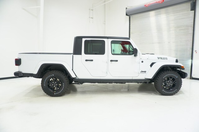 2025 Jeep Gladiator Willys photo 4