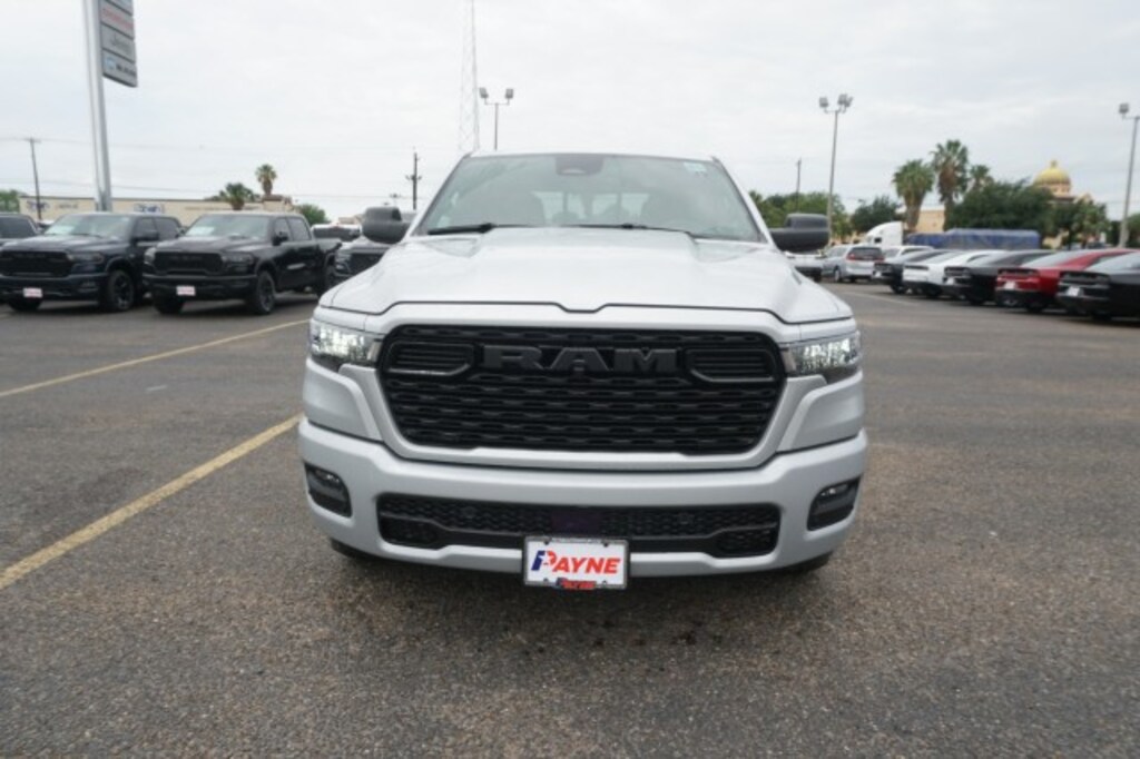 New 2026 Ram 1500 EXPRESS CREW CAB 4X2 5'7 BOX Pickup