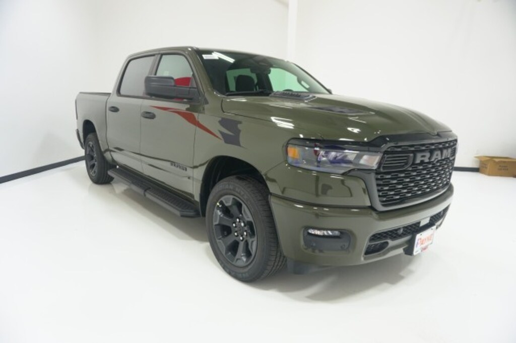 New 2026 Ram 1500 EXPRESS CREW CAB 4X4 5'7 BOX Pickup