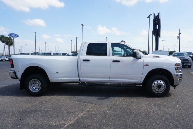 2025 Ram 3500 Tradesman photo 4