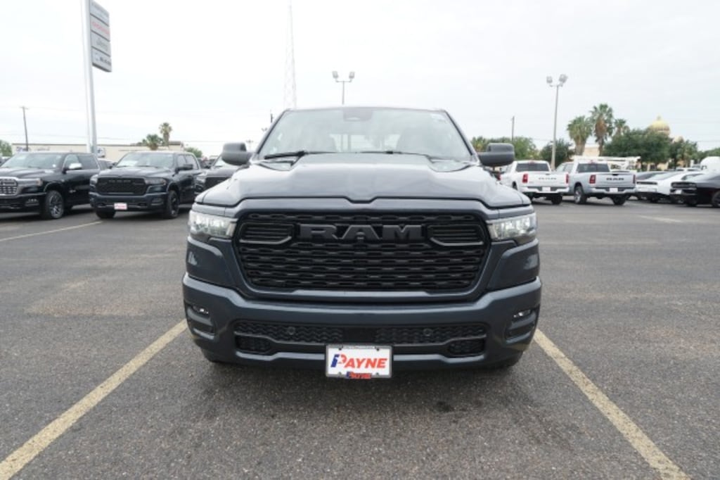New 2026 Ram 1500 EXPRESS CREW CAB 4X2 5'7 BOX Pickup