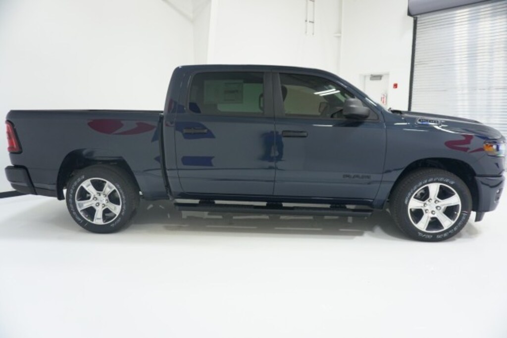 New 2026 Ram 1500 Express Crew Cab 4x2 5'7 Box Pickup