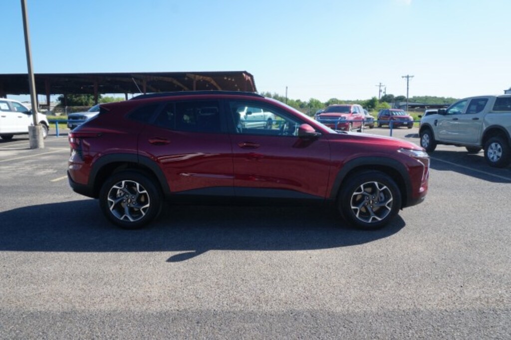 Used 2025 Chevrolet Trax LT SUV