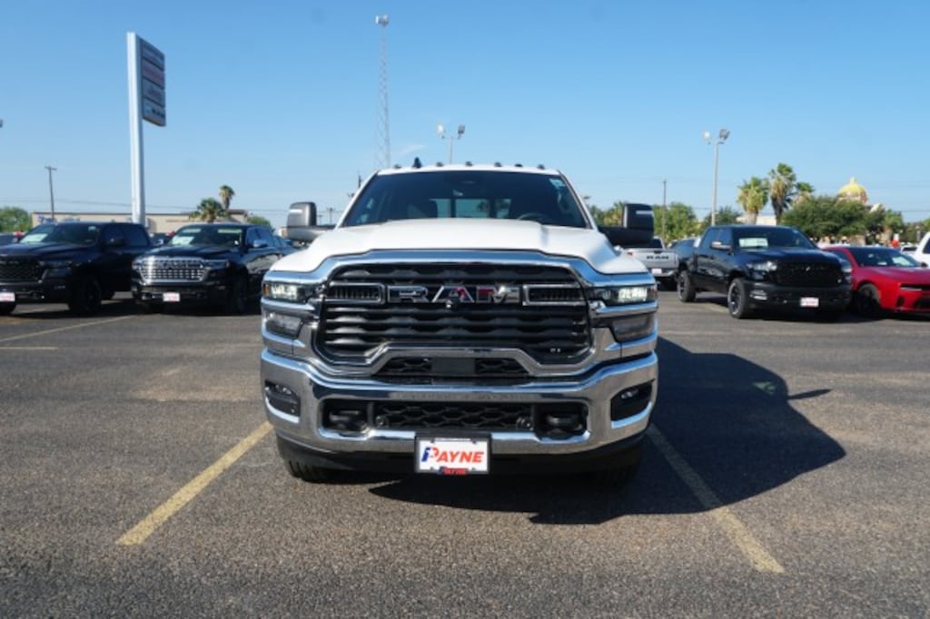 New 2026 Ram 2500 TRADESMAN CREW CAB 4X4 6'4 BOX Pickup