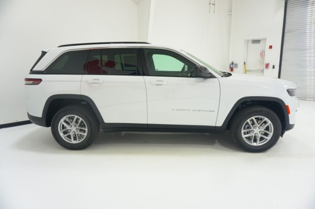 New 2026 Jeep Grand Cherokee LAREDO X 4X2 Sport Utility