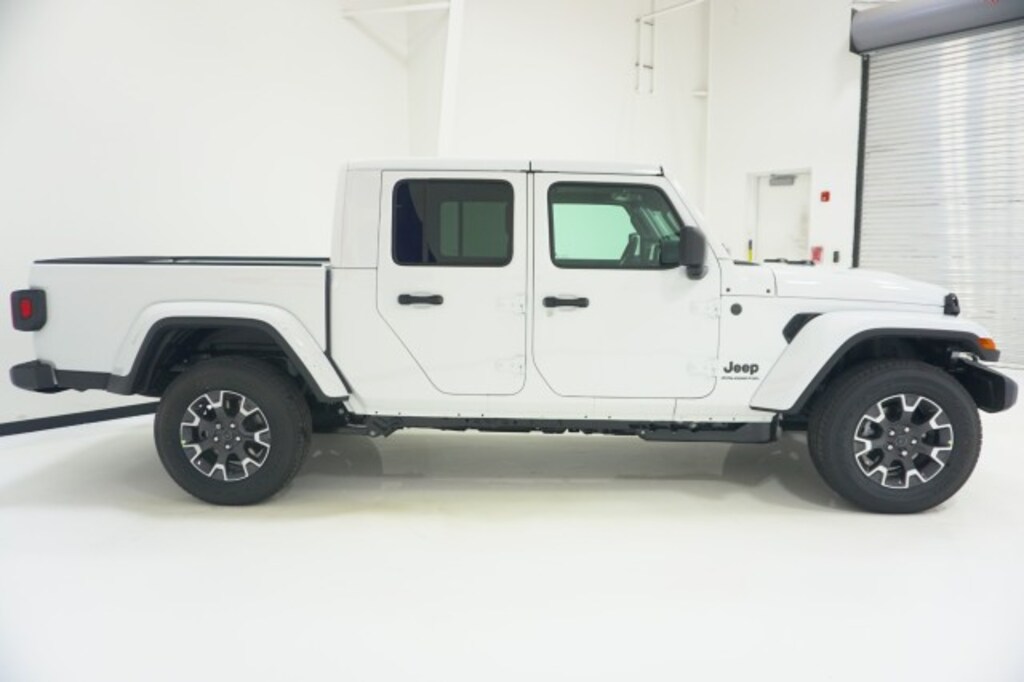 New 2026 Jeep Gladiator SAHARA 4X4 Pickup